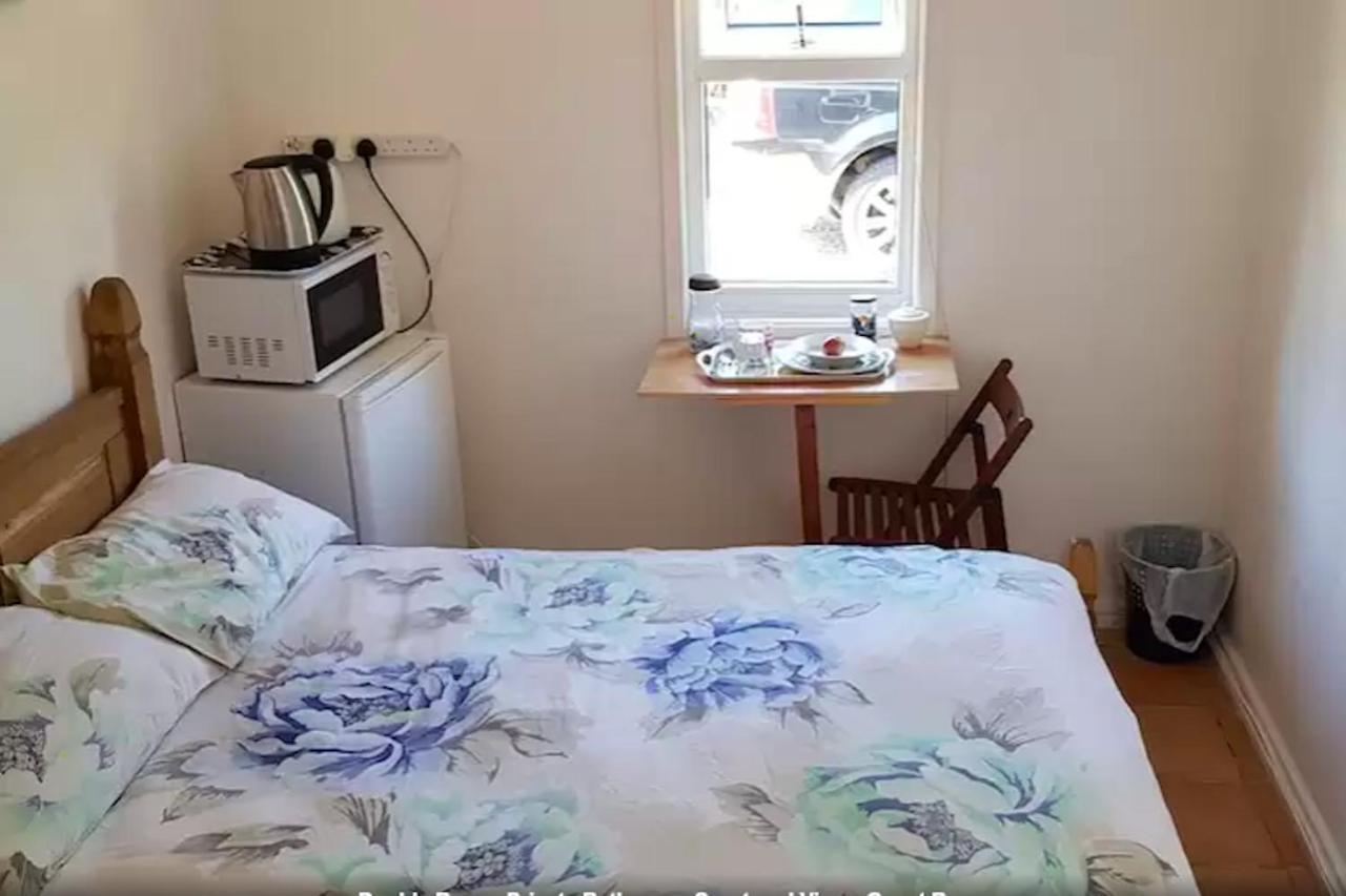 Ottleys Guest House Theydon Bois ภายนอก รูปภาพ